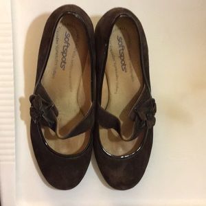 Cute brown kitten heels with a flower accent